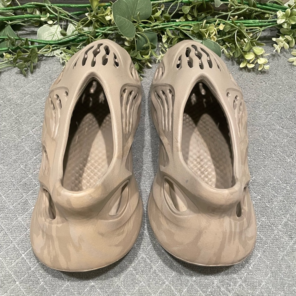 Yeezy Foam Runner “Stone Sage” Size 9 Men’s - Picture 6 of 8